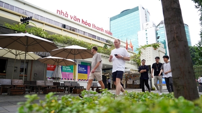 ภาพระยะใกล้ของสถานที่ก่อสร้างอาคารศูนย์วัฒนธรรมเยาวชนสูง 25 ชั้นใจกลางเมืองโฮจิมินห์