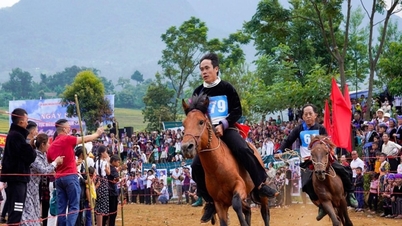 ٹا لینگ ہارس ریسنگ فیسٹیول سے لطف اندوز ہونے کے لیے اوپر کی طرف