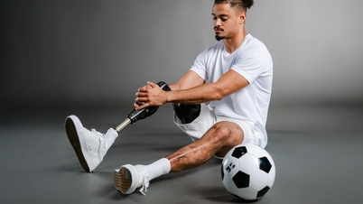 Un jucător de fotbal trebuie să-și amputeze piciorul din cauza unei boli meningococice.