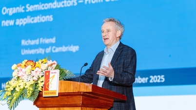 Verdens ledende forsker deler med studenter fra Hanoi University of Science and Technology