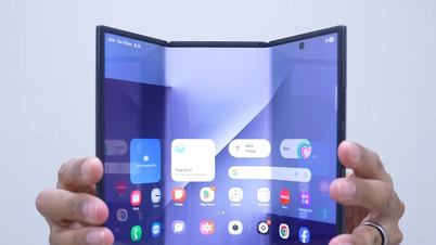 Samsung uvádí na trh TriFold, trojnásobně skládací telefon, který se otevírá na šířku 25 cm, za cenu 66 milionů VND.