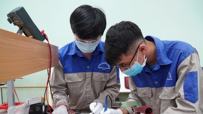 नीति को व्यवहार में लाना