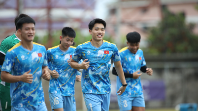 L'équipe vietnamienne des moins de 23 ans a annulé son entraînement à la dernière minute et est allée faire du shopping à Bangkok : une pause détente pour se ressourcer et battre la Malaisie.