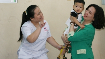 A vice-ministra Nguyen Thi Lien Huong: Remover as barreiras de acesso para pessoas com deficiência e construir um ambiente de vida humano e não discriminatório.