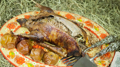 Temukan makan malam Rusia yang elegan dan canggih selama bertahun-tahun