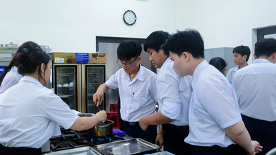 گریڈ 9 کے بعد سیکنڈری اسکول پڑھنے کا انتخاب: دوہرے اہداف کے حصول کے لیے