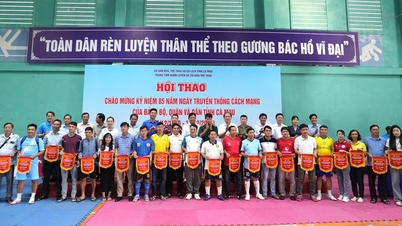 ពិធីបើកមហោស្រពកីឡា ដើម្បីអបអរសាទរខួបលើកទី ៨៥ នៃប្រពៃណីបដិវត្តន៍របស់គណៈកម្មាធិការបក្ស កងទ័ព និងប្រជាជនខេត្ត Ca Mau