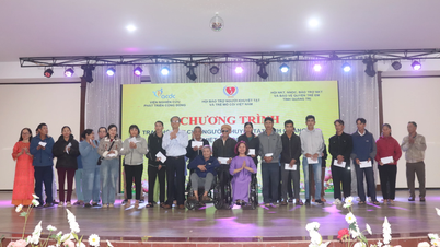 Вручение 100 подарков людям с ограниченными возможностями, пострадавшим от стихийных бедствий