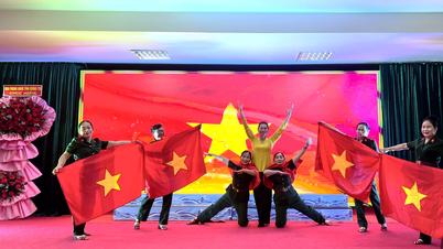 Θερμή συνάντηση για την 60ή επέτειο του Στρατιωτικού Καλλιτεχνικού Συγκροτήματος της Επαρχίας Quang Binh-Quang Tri-Thua Thien