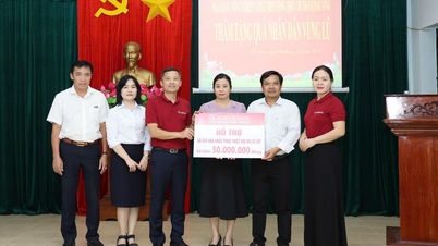 A filial do Agribank em Dak Nong compartilha as dificuldades enfrentadas pelas pessoas nas áreas afetadas pelas enchentes.