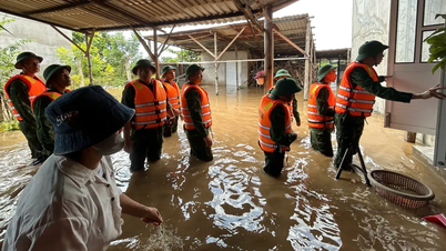 Lam Dong: Askerler, sular altında kalan bölgelerdeki insanları tahliye etmek için gece boyunca çalışıyor