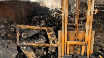 ดับไฟที่โกดังเครื่องจักร ต.หัวหลอย