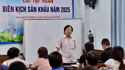 People's Artist Tran Ngoc Giau highly appreciated the 2025 stage scriptwriting training class