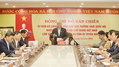 Постоянный заместитель председателя Национальной ассамблеи До Ван Чиен посетил и работал в Туенкуанге