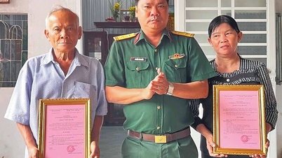 កងវរសេនាធំលេខ ៨៩២ ប្រគល់ផ្ទះ "ផ្ទះកក់ក្តៅ" ចំនួន ៥ខ្នង