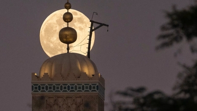 2025 کے آخری سپر مون کی تصاویر آسمان پر چمک رہی ہیں۔