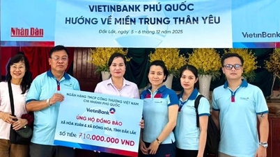 การช่วยเหลือผู้ประสบภัยน้ำท่วมในเขตตำบลดงฮว้าและ...