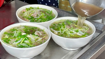 'ພູ​ພາກ​ເໜືອ​ແທ້ໆ' ຢູ່​ກາງ​ເມືອງ​ໄຊ​ງ່ອນ, ​ຊີ້ນ​ງົວ​ພູ​ຢາ​ທີ່​ບໍ່​ມີ​ຜັກ​ຫຼື​ຖົ່ວ​ງອກ.