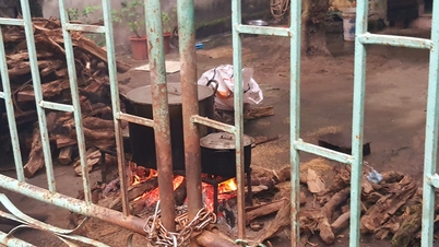 ມຸງຂອງແມ່ຕູ້ໃນລະດູລົມແຮງ ແລະບ່ອນມີແດດ