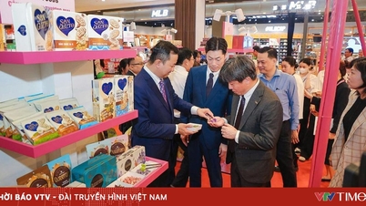 Vorstellung zahlreicher lokaler OCOP-Produkte auf der Vietnamesischen Woche der Warenkonsumverbindungen.