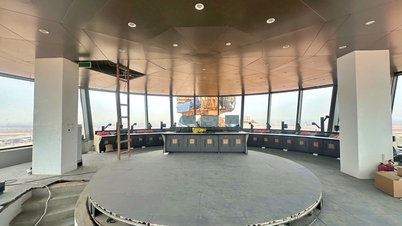 लॉन्ग थान हवाई यातायात टावर में उपकरणों की स्थापना में तेजी, पहली उड़ान का स्वागत