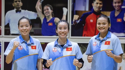 ベトナムのボクシング王者チュオン・ディン・ホアンがベトナムチームに特別な褒賞を贈呈