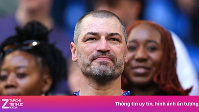 Ayah Bellingham mencetak dua gol saat debut di usia 49