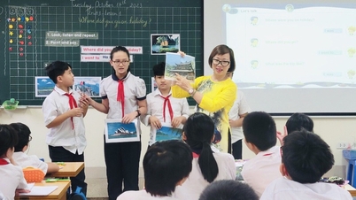 1 अंग्रेजी शिक्षक 13 कक्षाएं चलाता है