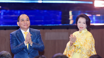 พิธีมอบรางวัล VinFuture Prize 2025: รางวัลพิเศษสองรางวัลสำหรับนักวิทยาศาสตร์หญิงสองคน