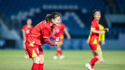 Thai Thi Thao celebrou de forma especial, marcando três gols em homenagem à sua ex-companheira de equipe que acabara de dar à luz.