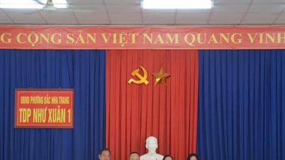 Az UNESCO Hanoi Utazási Klubja 200 millió vietnami dongot adományozott Khanh Hoa tartomány árvízkárosultjainak megsegítésére.