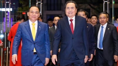 ประธานรัฐสภา Tran Thanh Man เข้าร่วมพิธีมอบรางวัล VinFuture 2025