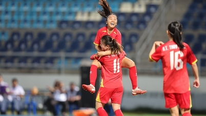 Mưa bàn thắng ngày ra quân