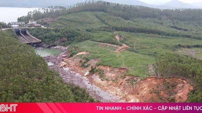 Sesuv půdy z přelivu jezera Ke Go, který smetl velké plochy půdy