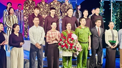 រោងមហោស្រព​រឿង​ប៉ូលីស​ប្រជាជន​បាន​បង្កើត​ការចាប់អារម្មណ៍​យ៉ាងខ្លាំង​ជាមួយ​នឹង​រឿង "Where the Dawn Returns"។