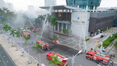 Simulado de combate a incêndio e resgate para 1.200 pessoas no Centro Administrativo da Cidade de Da Nang.