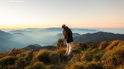 Floating sea of ​​clouds at the end of the year, Lung Cung becomes a meeting place for trekkers