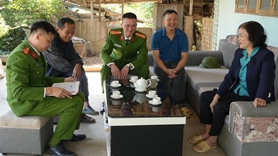 Acelerar o andamento da cerimônia de lançamento da pedra fundamental do projeto de construção da ferrovia Lao Cai - Hanói - Hai Phong.