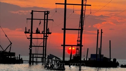 Het onder spanning brengen van de 110kV-bovenleiding en het herstellen van de stroomvoorziening naar Phu Quoc