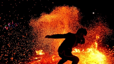 مهرجان رقص النار الشعبي في با ثم في عام 2025