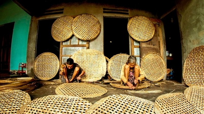 Barco de bambú de temporada antigua