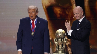 राष्ट्रपति डोनाल्ड ट्रम्प का पक्ष लेने के लिए प्रशंसकों ने फीफा की आलोचना की