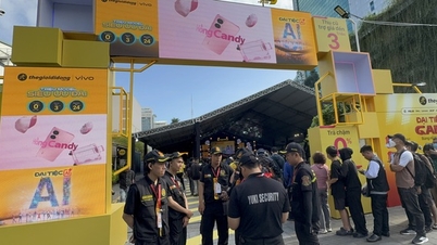 Haga fila desde temprano en la mañana para "cazar" teléfonos y computadoras portátiles con descuento