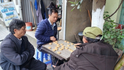 بازی‌های شطرنج پیاده‌رو، یک زندگی ساده در قلب شهر کوهستانی - روزنامه الکترونیکی کائو بنگ