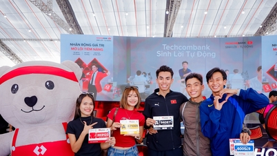 Pembukaan lomba simbolis Kota Ho Chi Minh