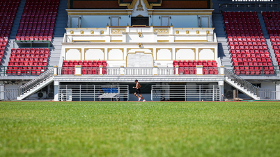 لقطة مقربة من مكان سباق "أبناء إله الريح": ملعب سوباشالاساي، نقطة الجذب لألعاب القوى جاهز!