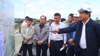 صوبائی پارٹی سیکرٹری لوونگ نگوین من ٹریئٹ نے کھنہ ہو - بوون ما تھوت ایکسپریس وے اور مشرقی بائی پاس کا معائنہ کیا۔