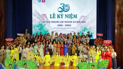 Khoảnh khắc xúc động tại lễ kỷ niệm 30 năm ngành xã hội học Trường ĐH KHXH&NV TPHCM