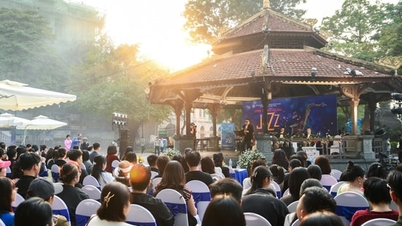 होआन कीम झील के किनारे आकर्षक संगीत समारोह