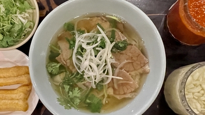 Sopa de macarrão com carne Phat Tai e sopa de macarrão com frango Phat Loc: Respeitando os gostos do Sul, mas querendo preservar os sabores do Norte.